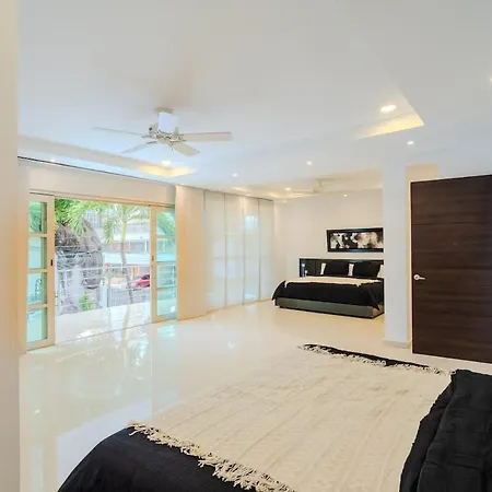 Encanto Mansion - 6br Luxury Near Walled Сasa de vacaciones