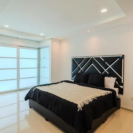 Encanto Mansion - 6br Luxury Near Walled Holiday home *